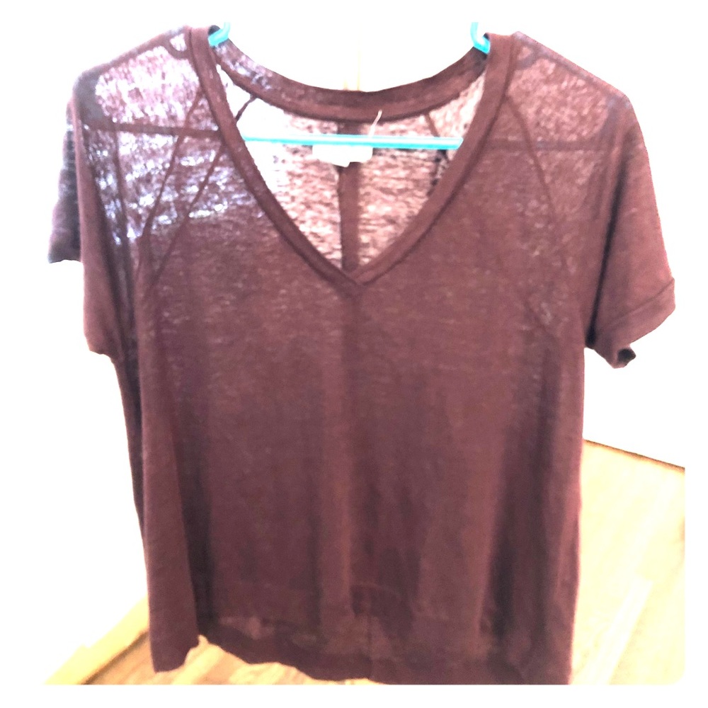 Burgundy v neck hi low tee